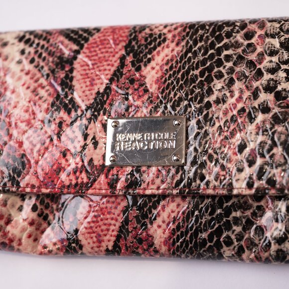 Kenneth Cole Reaction Clutch With Coin Purse Pink Snake Skin Pattern - Picture 2 of 12